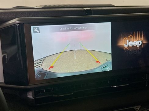 Used 2024 Jeep Gladiator Sport image 10