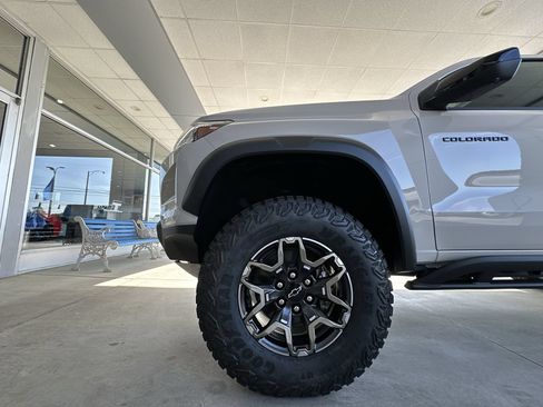 Used 2026 Chevrolet Colorado ZR2 w/ Technology Package AWD/4WD image 30