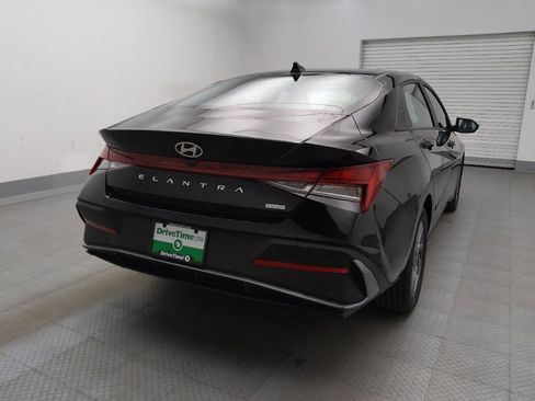 Used 2025 Hyundai Elantra Hybrid FWD image 7