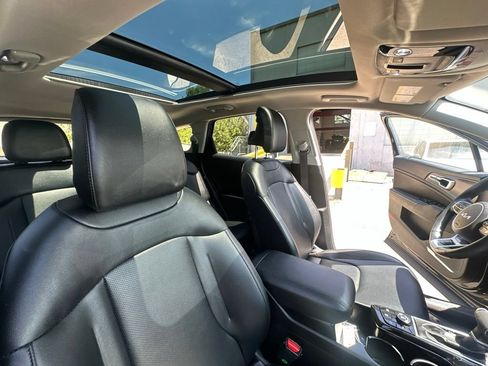 Used 2025 Kia Sportage EX w/ Premium Package AWD/4WD image 38