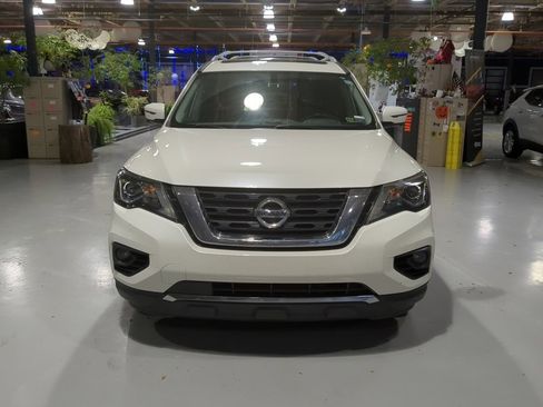 Used 2018 Nissan Pathfinder Platinum image 3