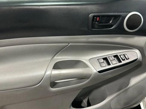 Used 2015 Toyota Tacoma PreRunner w/ TRD Off-Road Package image 10