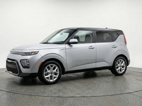 Used 2025 Kia Soul LX w/ LX Technology Package image 3