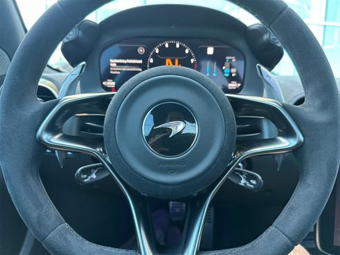 Used 2025 McLaren Artura Spider image 25