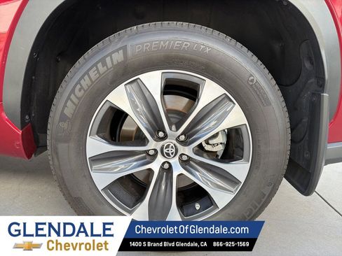 Used 2023 Toyota Highlander XLE image 22