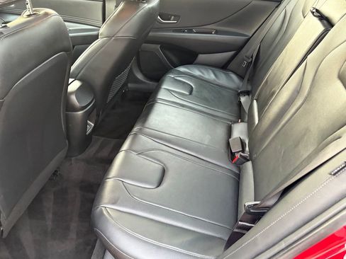 Used 2025 Hyundai Elantra Limited FWD image 33