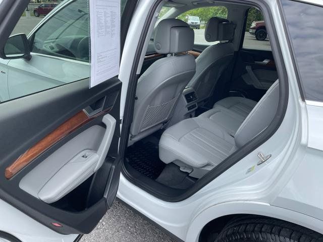 Used 2022 Audi Q5 2.0T Premium Plus w/ Premium Plus Package AWD/4WD image 21