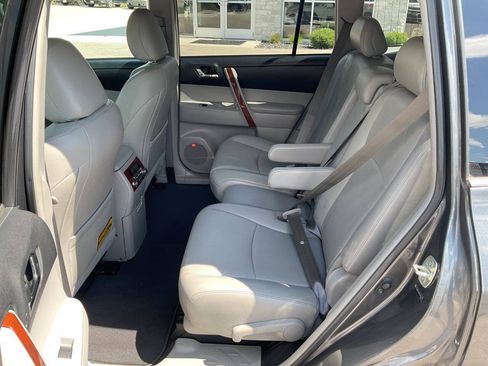 Used 2013 Toyota Highlander Limited AWD/4WD image 29