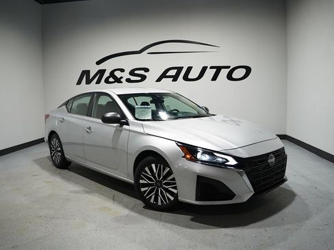 Used 2024 Nissan Altima 2.5 SV image 15