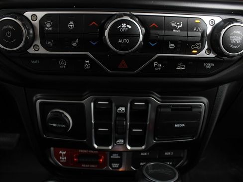 Used 2020 Jeep Gladiator Rubicon AWD/4WD image 6