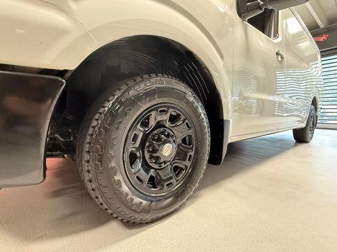 Used 2016 Nissan NV 2500 SV RWD image 15