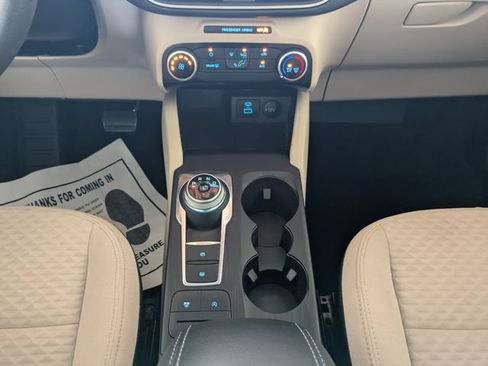 Used 2022 Ford Escape SE FWD image 19