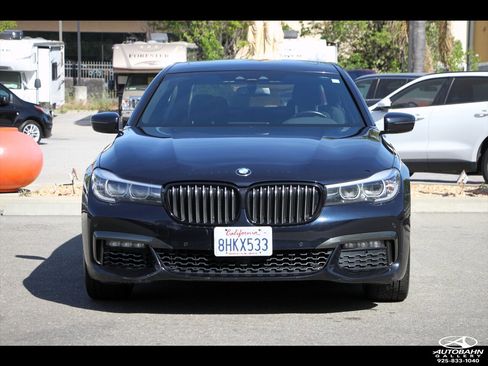 Used 2019 BMW 740i w/ M Sport Package RWD image 2