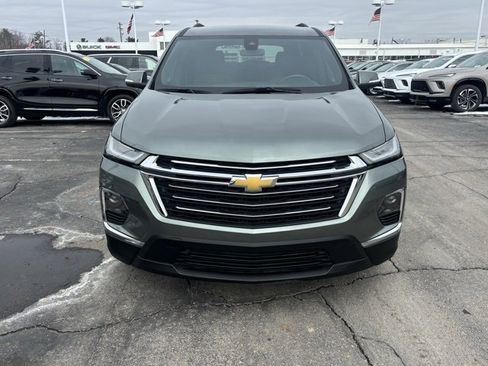 Certified 2022 Chevrolet Traverse LT image 2