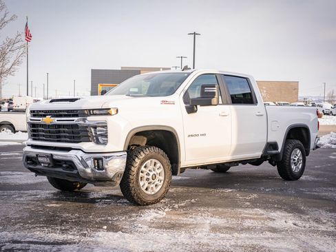 Used 2024 Chevrolet Silverado 2500 LT w/ Convenience Package image 10