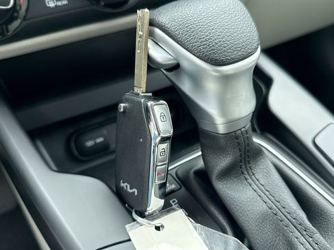 Used 2023 Kia Soul LX w/ LX Technology Package FWD image 20