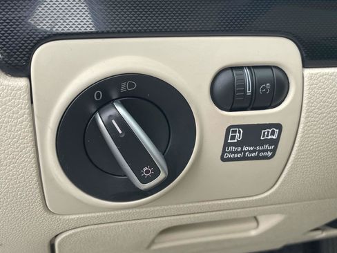 Used 2013 Volkswagen Jetta TDI FWD image 19
