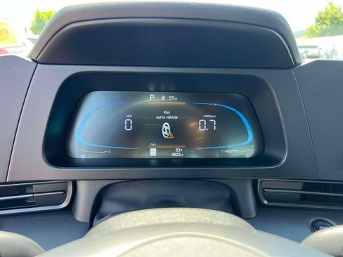 Used 2025 Hyundai Elantra Sport FWD image 24