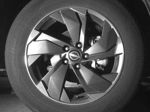 Used 2025 Nissan Rogue SV image 13