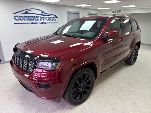 Used 2018 Jeep Grand Cherokee Altitude AWD/4WD image 2