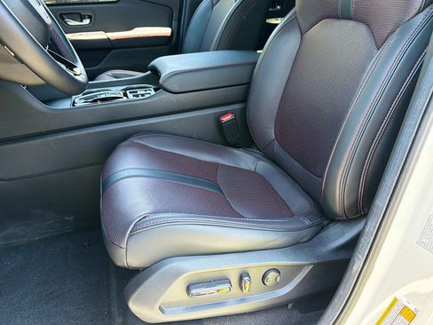 Used 2025 Honda Pilot Black Edition image 33