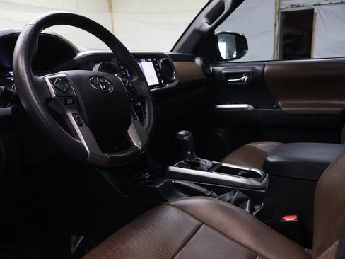 Used 2022 Toyota Tacoma Limited image 17