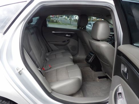 Used 2017 Chevrolet Impala LT FWD image 19