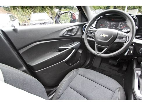 Used 2024 Chevrolet Trax LS w/ LS Convenience Package FWD image 8