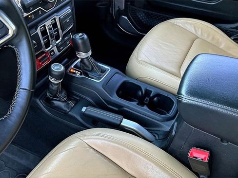 Used 2018 Jeep Wrangler Unlimited Rubicon image 15