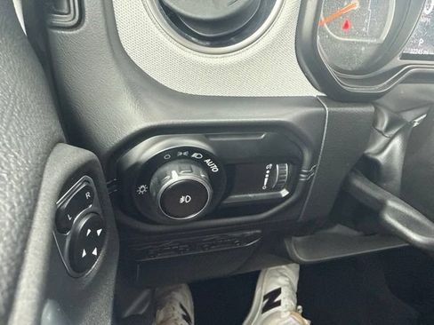 Used 2025 Jeep Wrangler Unlimited Sahara AWD/4WD image 19