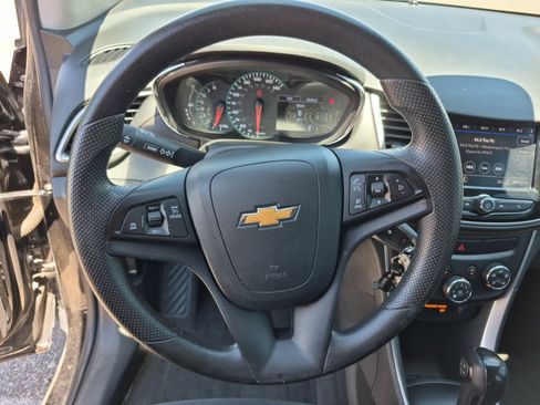 Used 2020 Chevrolet Trax LS w/ Tint and Cruise Package FWD image 9