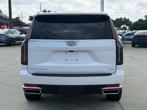 Used 2021 Cadillac Escalade ESV Premium Luxury Platinum RWD image 4