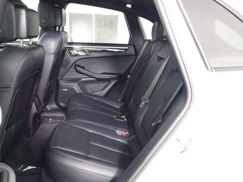 Certified 2023 Porsche Macan S AWD/4WD image 33