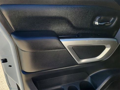 Certified 2022 Nissan Titan SV w/ SV Convenience Package image 18
