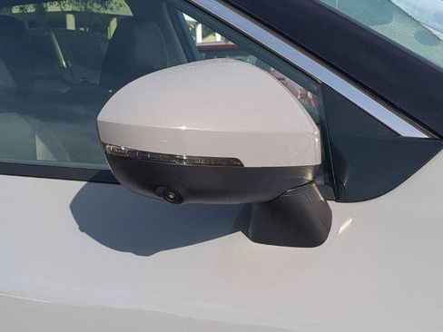 Certified 2025 Nissan Rogue SL w/ Tech Package FWD image 12