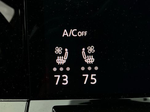 Used 2025 Volkswagen Atlas Cross Sport SE image 30