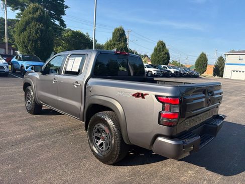 Used 2026 Nissan Frontier PRO-4X AWD/4WD image 3