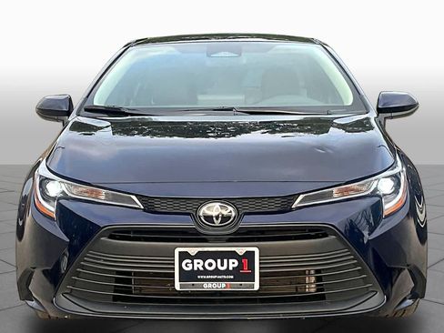 Used 2025 Toyota Corolla LE FWD image 4