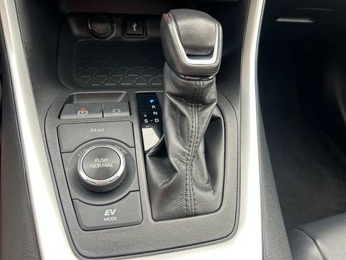 Certified 2021 Toyota RAV4 XLE Premium AWD/4WD image 27