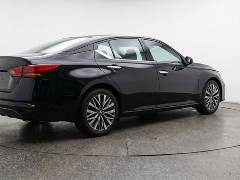 Used 2025 Nissan Altima 2.5 SV FWD image 9