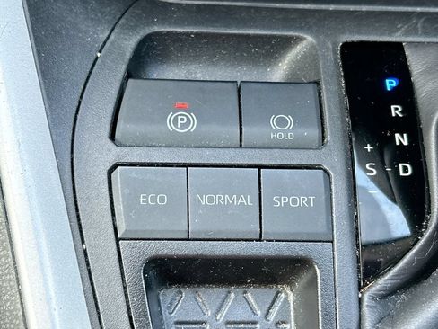 Used 2024 Toyota RAV4 LE FWD image 32