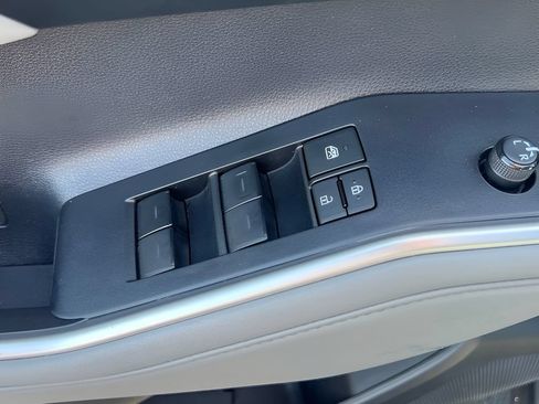 Certified 2024 Toyota Highlander XLE FWD image 12