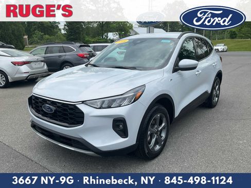 Certified 2025 Ford Escape ST-Line Select AWD/4WD image 4