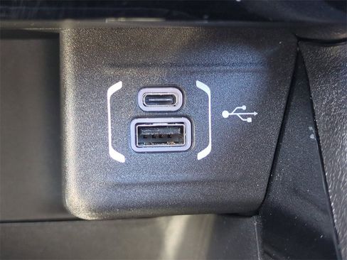 Used 2025 Jeep Compass Limited image 23