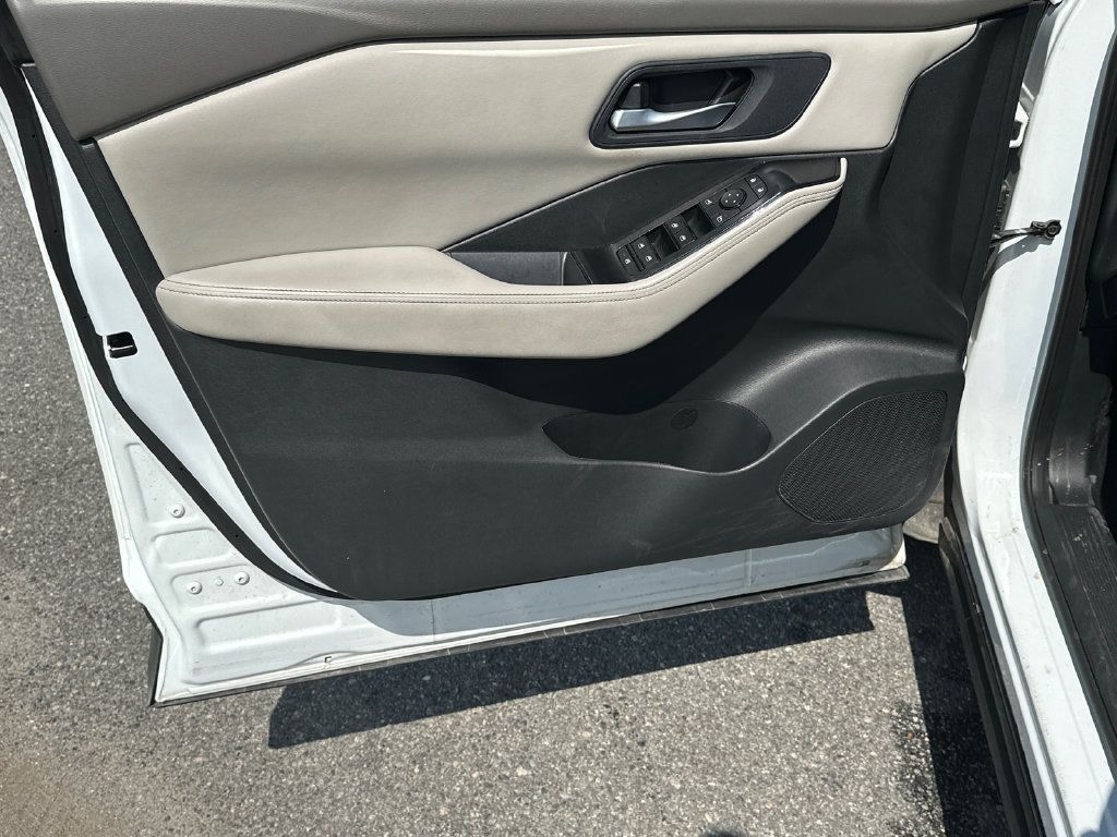 Used 2025 Nissan Rogue SV FWD image 10
