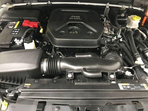 Used 2021 Jeep Wrangler Unlimited Sahara AWD/4WD image 11