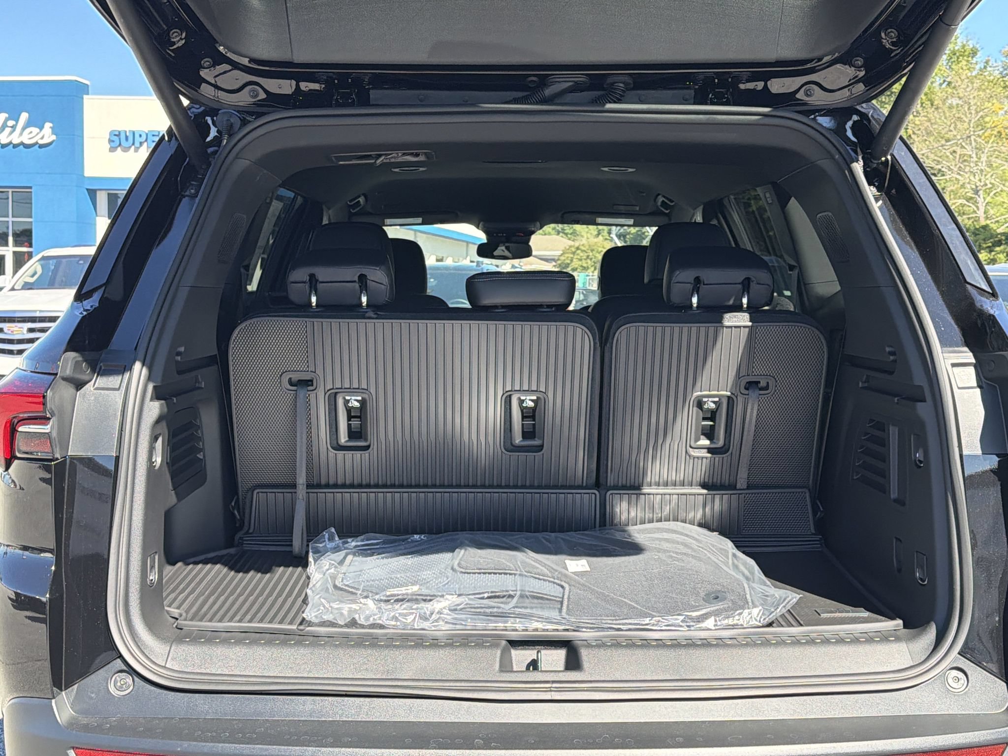New 2027 Buick Enclave Preferred w/ LPO, Floor Liner Package FWD image 19