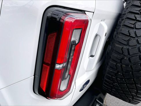 Used 2023 Ford Bronco Outer Banks w/ Sasquatch Package image 28