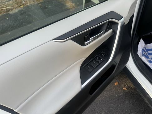 Used 2021 Toyota RAV4 XLE Premium image 13