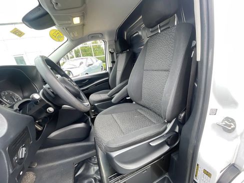 Used 2023 Mercedes-Benz Metris image 10